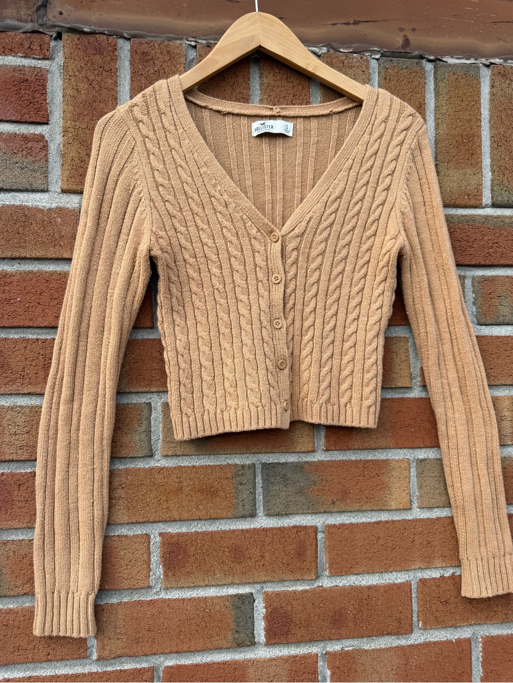 Hollister Cropped Cable-Knit Button V-Neck Cardigan in Tan Size Small